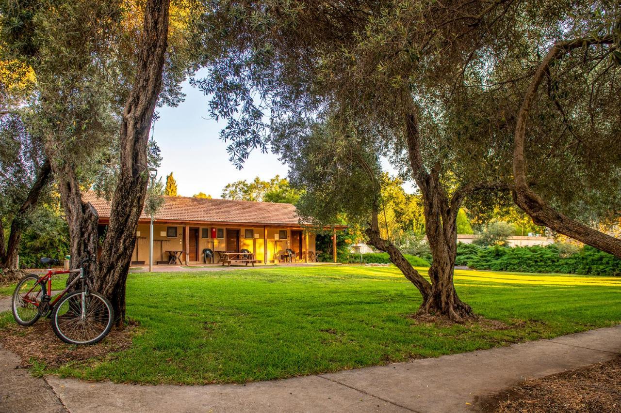 כפר הנופש קיבוץ גדות Kibbutz Gadot Galilean Resort Exterior foto