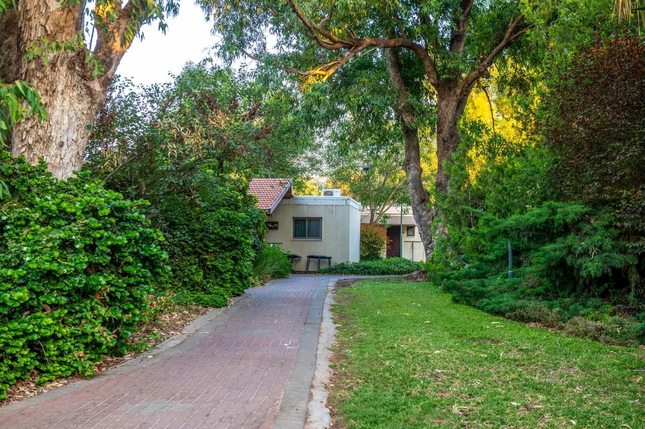 כפר הנופש קיבוץ גדות Kibbutz Gadot Galilean Resort Exterior foto